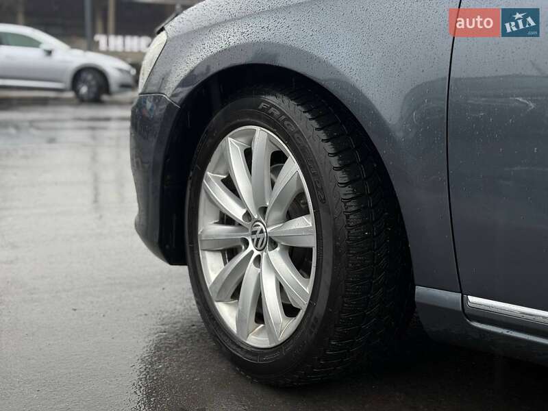 Универсал Volkswagen Passat 2012 в Ровно