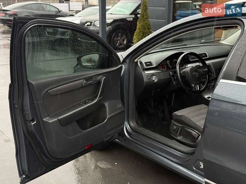 Универсал Volkswagen Passat 2012 в Ровно