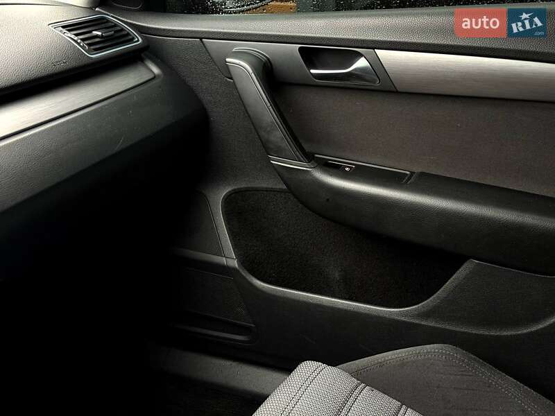 Универсал Volkswagen Passat 2012 в Ровно