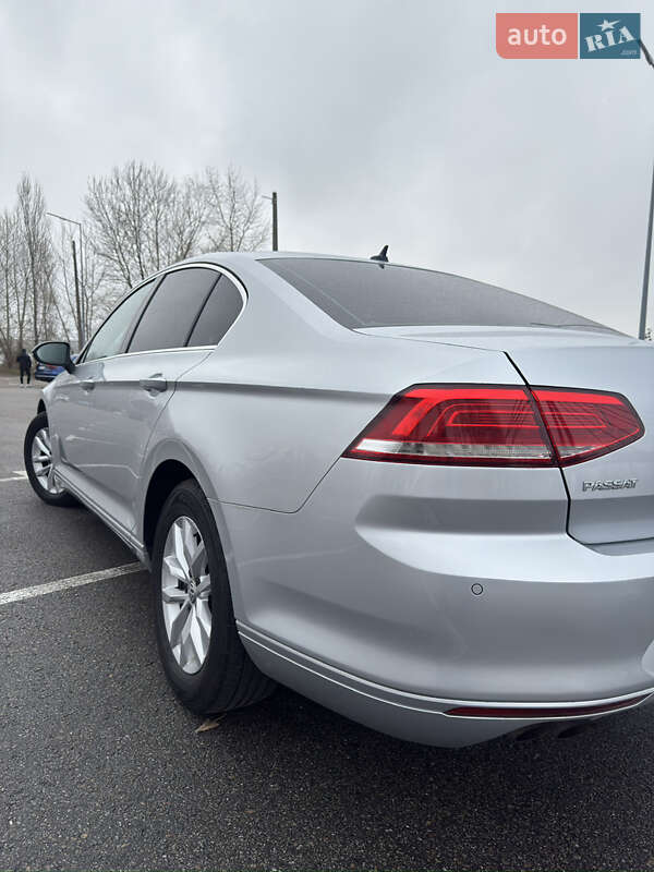 Седан Volkswagen Passat 2019 в Киеве
