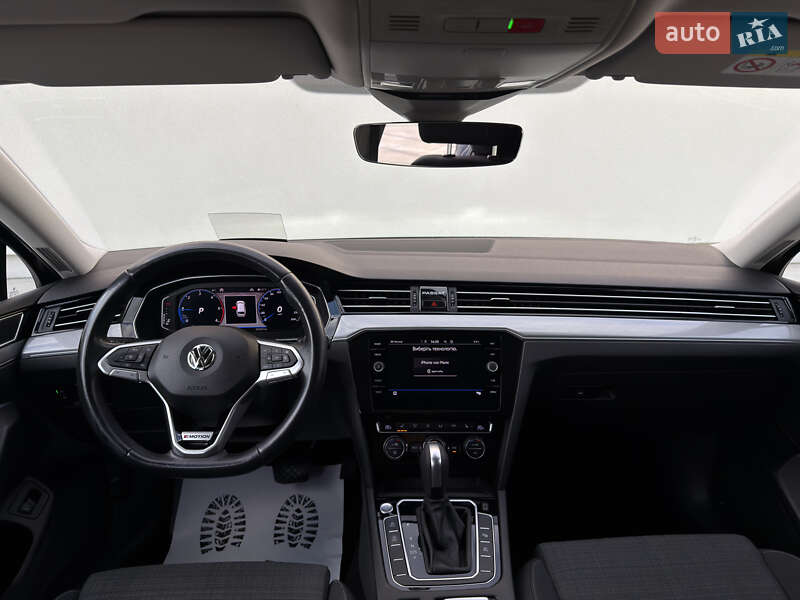 Универсал Volkswagen Passat 2020 в Луцке