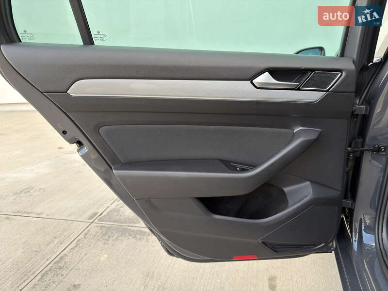 Универсал Volkswagen Passat 2020 в Луцке