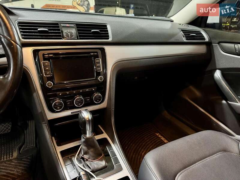 Седан Volkswagen Passat 2011 в Киеве