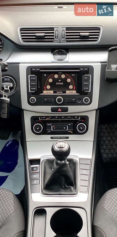 Универсал Volkswagen Passat 2011 в Ровно