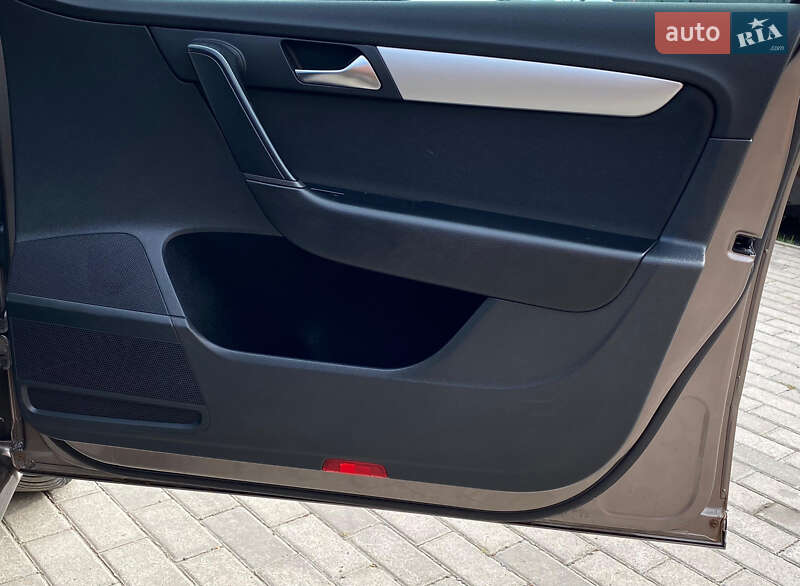 Универсал Volkswagen Passat 2011 в Ровно