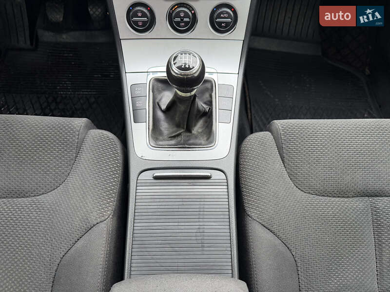 Универсал Volkswagen Passat 2008 в Ровно