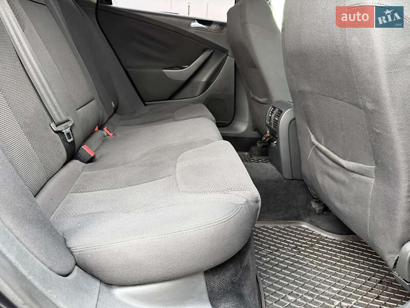 Универсал Volkswagen Passat 2008 в Ровно