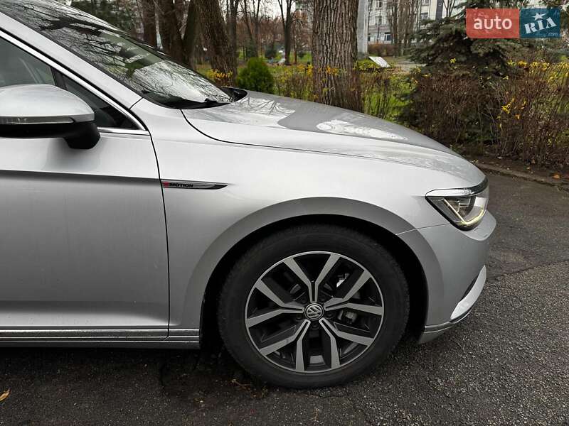 Седан Volkswagen Passat 2018 в Киеве