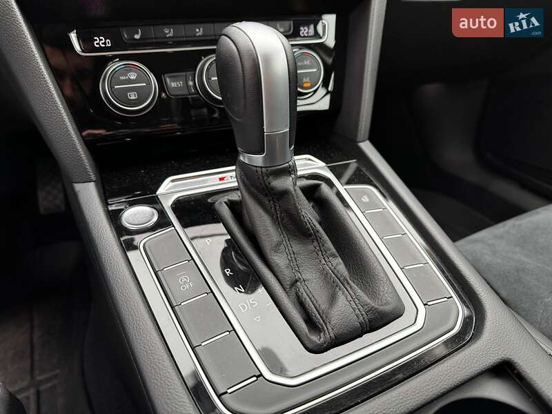 Седан Volkswagen Passat 2018 в Киеве