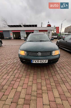Универсал Volkswagen Passat 2000 в Коростене
