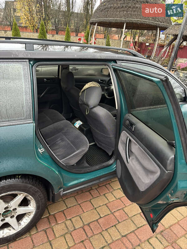 Универсал Volkswagen Passat 2000 в Коростене