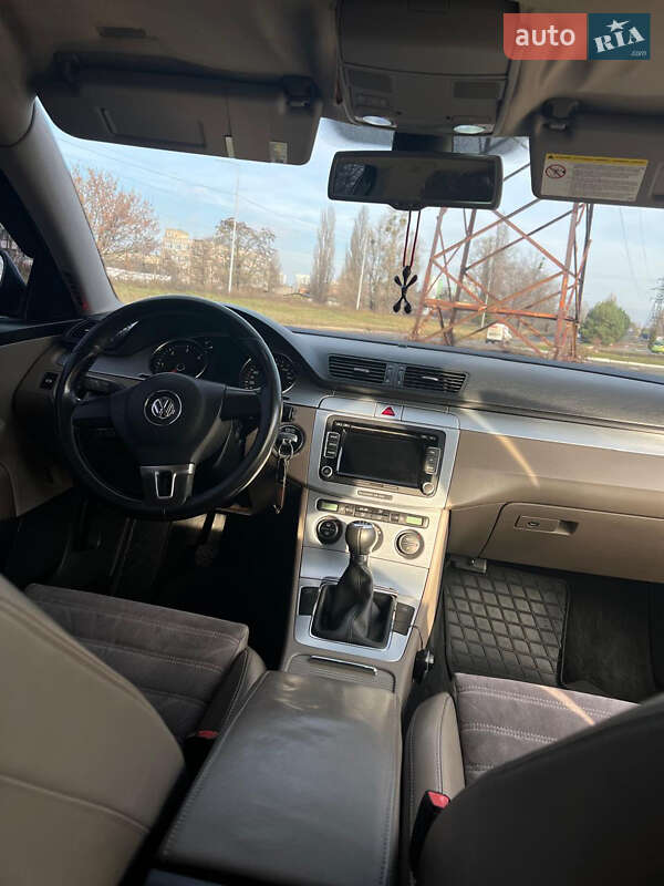 Универсал Volkswagen Passat 2009 в Киеве