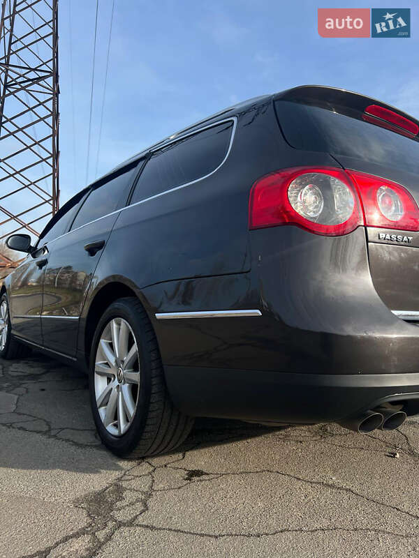 Универсал Volkswagen Passat 2009 в Киеве