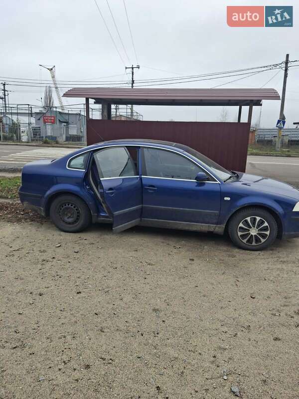 Седан Volkswagen Passat 2001 в Кропивницком