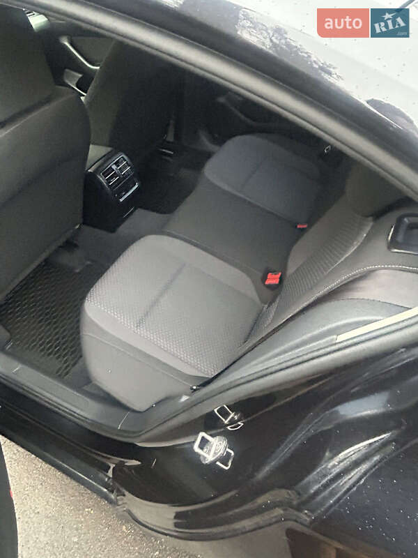 Седан Volkswagen Passat 2018 в Києві