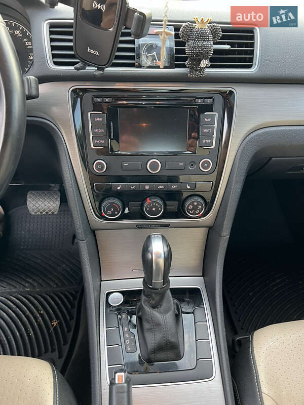 Седан Volkswagen Passat 2015 в Тернополе