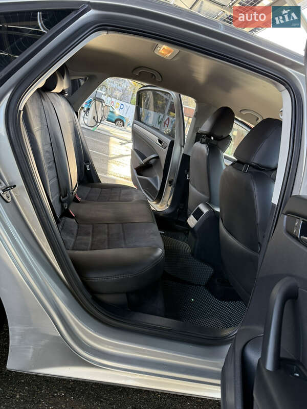 Седан Volkswagen Passat 2012 в Измаиле