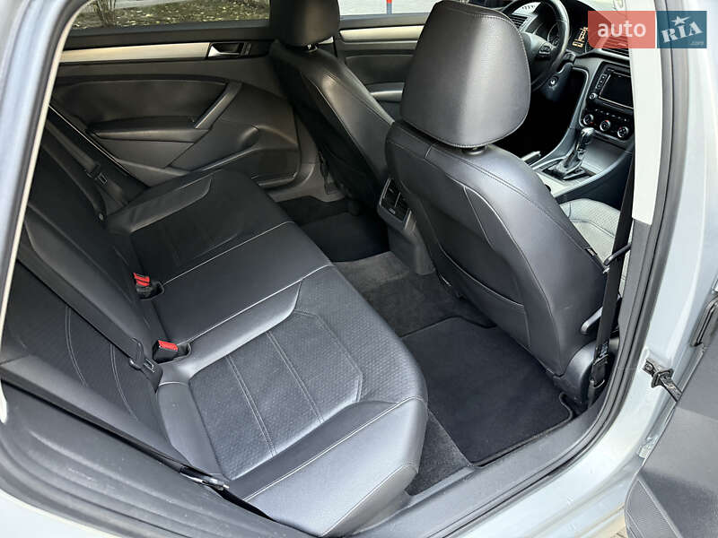 Седан Volkswagen Passat 2014 в Киеве