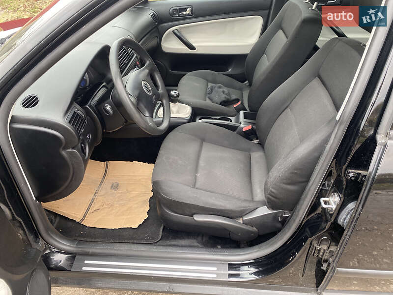 Седан Volkswagen Passat 2002 в Турбовом