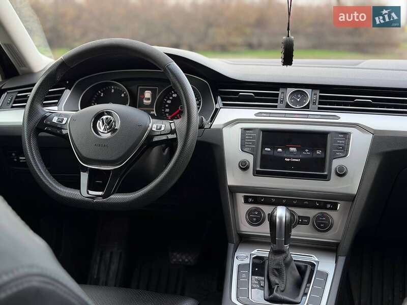Седан Volkswagen Passat 2015 в Кривом Роге