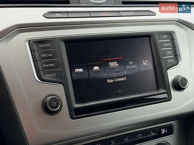 Седан Volkswagen Passat 2015 в Кривом Роге