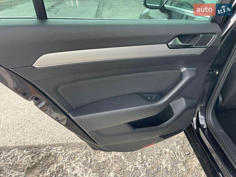 Універсал Volkswagen Passat 2017 в Ужгороді