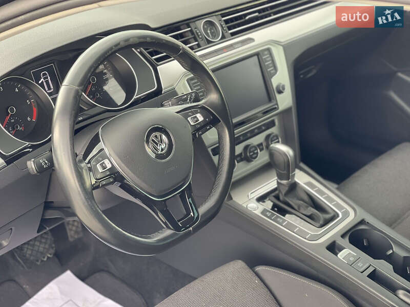 Універсал Volkswagen Passat 2017 в Ужгороді