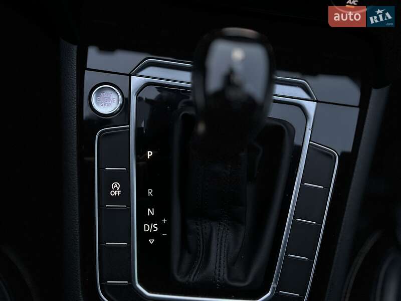 Универсал Volkswagen Passat 2015 в Черновцах