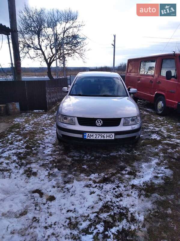 Седан Volkswagen Passat 1998 в Попільні