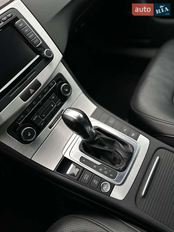 Універсал Volkswagen Passat 2011 в Луцьку