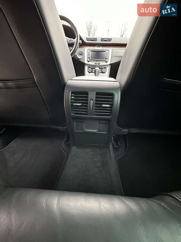 Універсал Volkswagen Passat 2011 в Луцьку