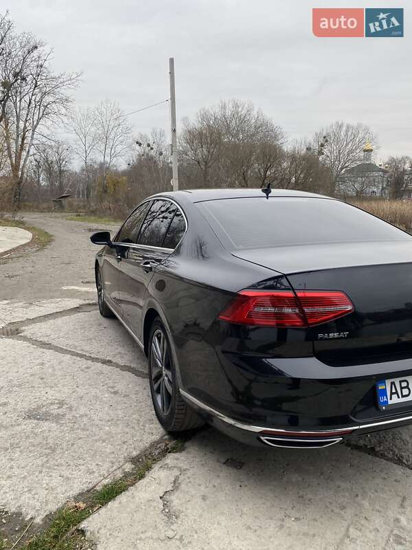 Седан Volkswagen Passat 2015 в Виннице