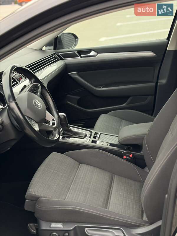 Универсал Volkswagen Passat 2020 в Дубно