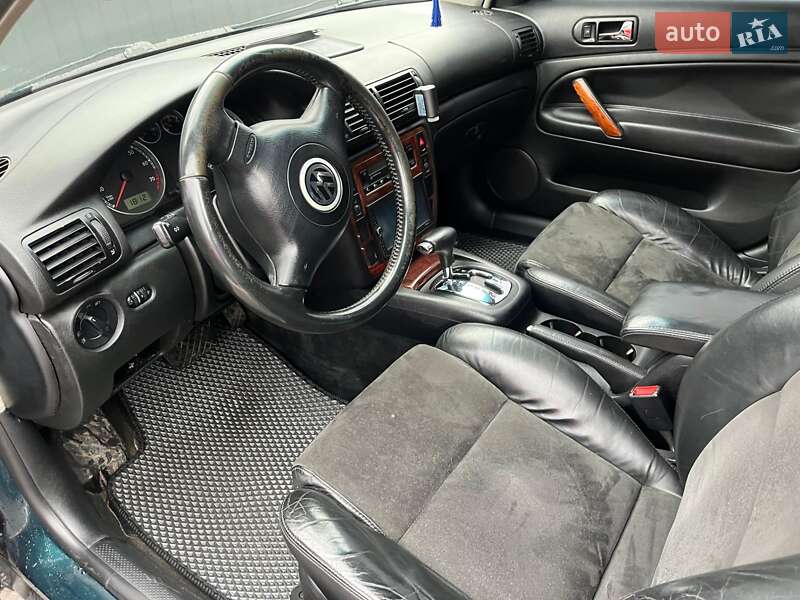 Седан Volkswagen Passat 2001 в Вишневом