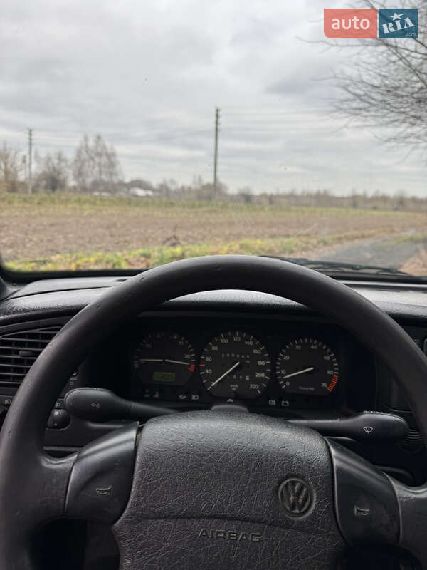 Универсал Volkswagen Passat 1994 в Заречном