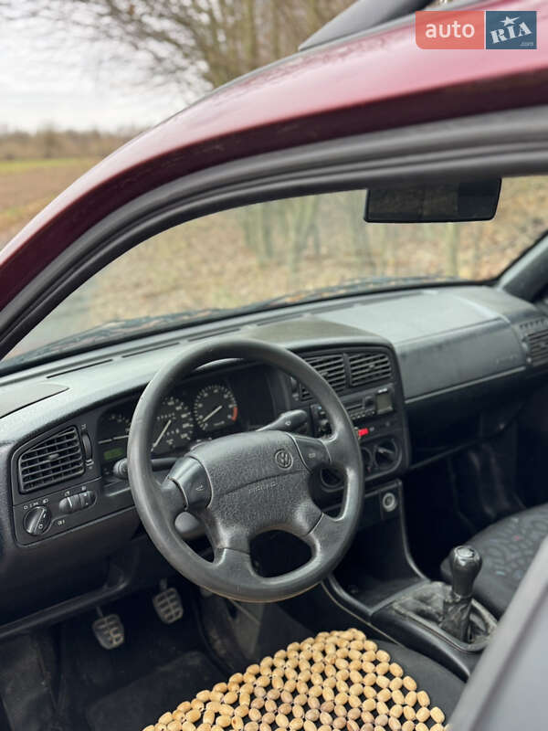 Универсал Volkswagen Passat 1994 в Заречном