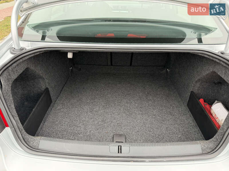 Седан Volkswagen Passat 2009 в Виннице