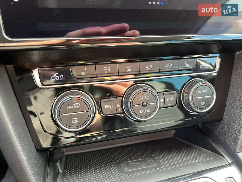 Универсал Volkswagen Passat 2020 в Львове