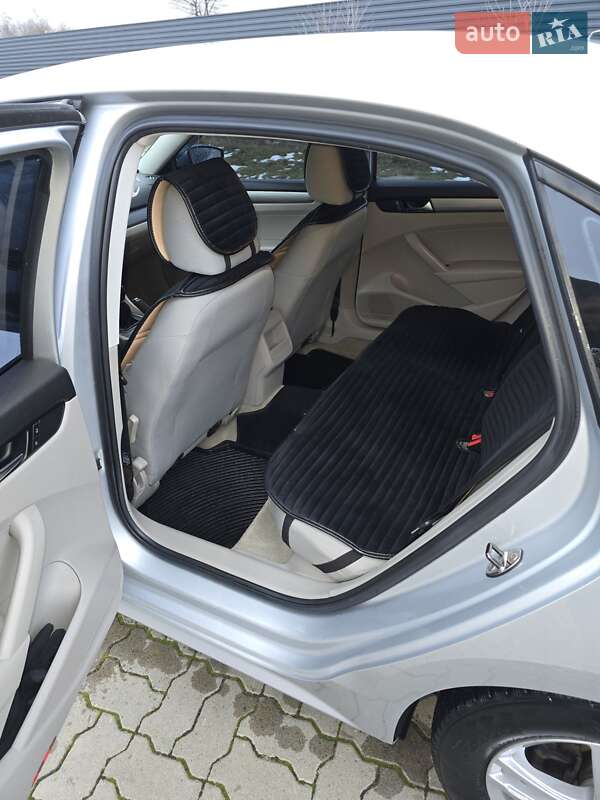 Седан Volkswagen Passat 2012 в Стрые