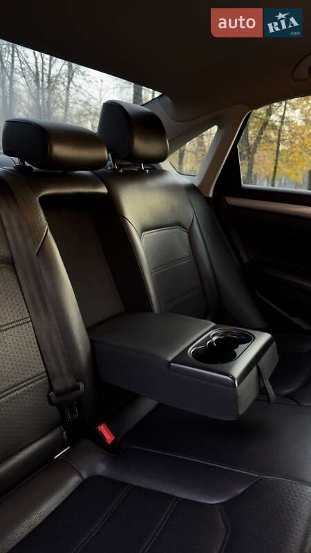 Седан Volkswagen Passat 2013 в Киеве