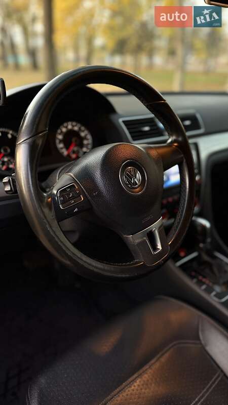Седан Volkswagen Passat 2013 в Киеве
