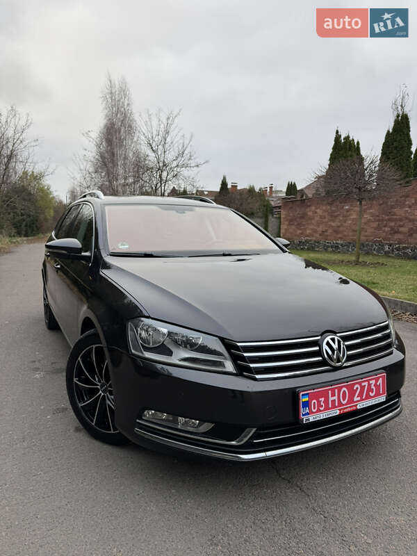 Універсал Volkswagen Passat 2012 в Рівному