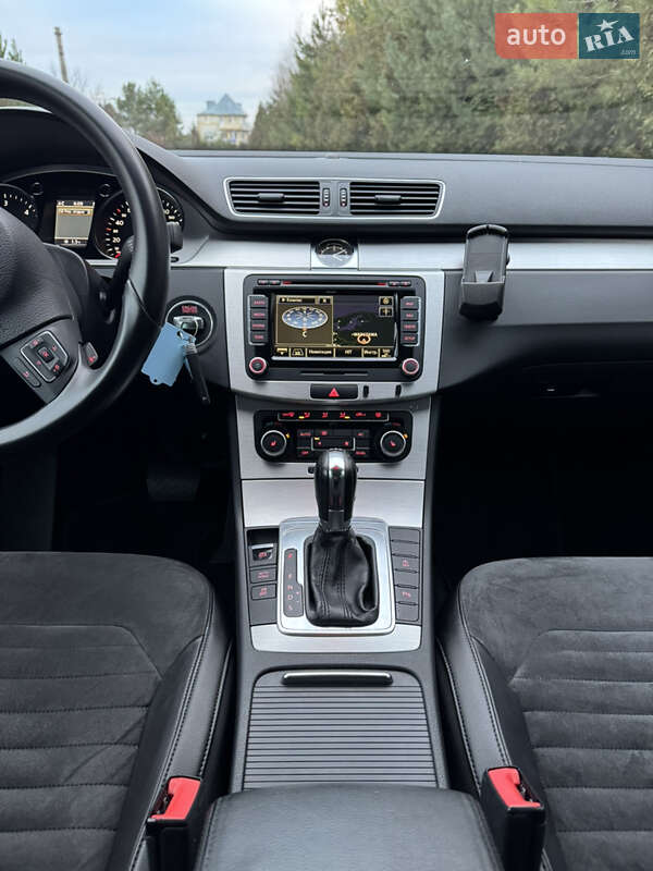 Універсал Volkswagen Passat 2012 в Рівному