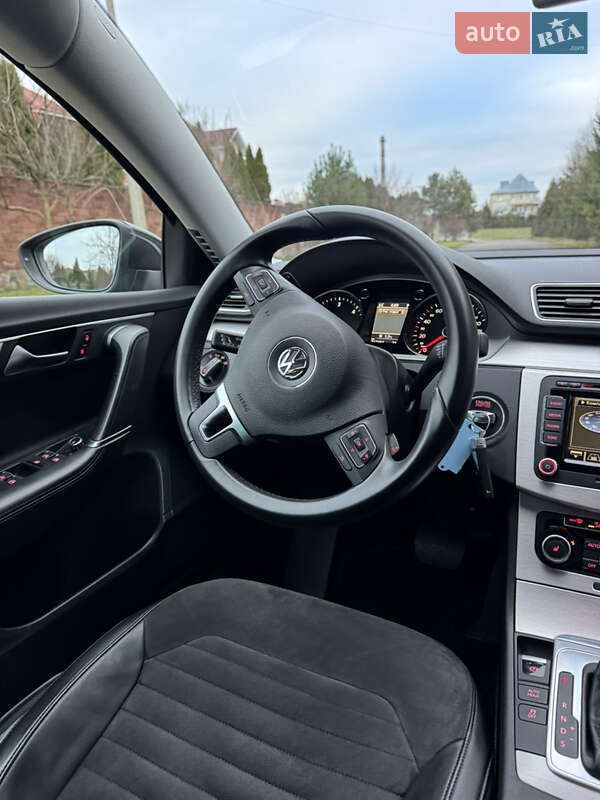 Універсал Volkswagen Passat 2012 в Рівному