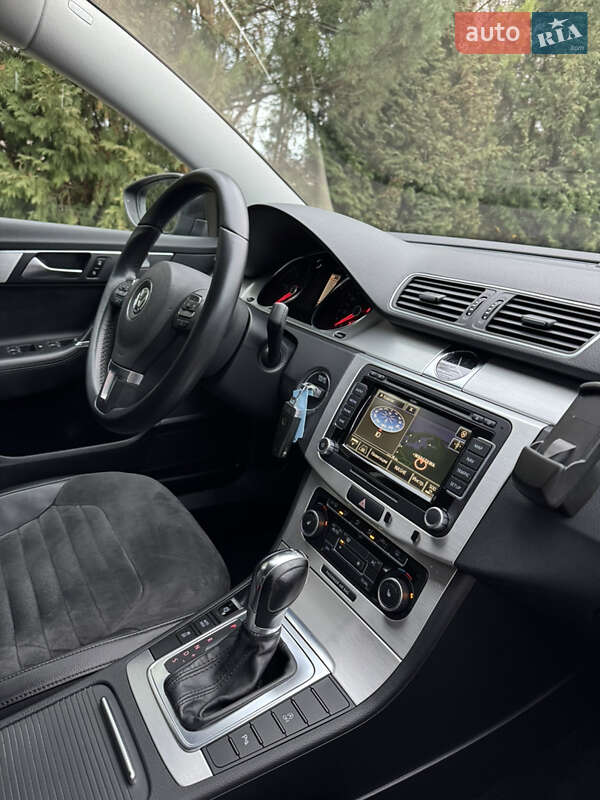 Універсал Volkswagen Passat 2012 в Рівному