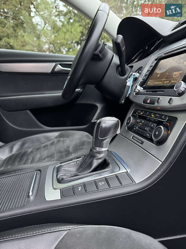 Універсал Volkswagen Passat 2012 в Рівному