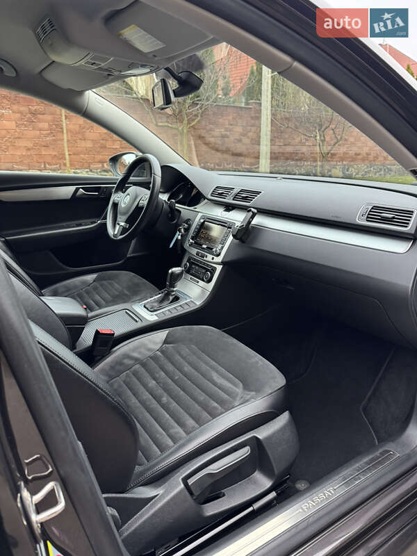 Універсал Volkswagen Passat 2012 в Рівному