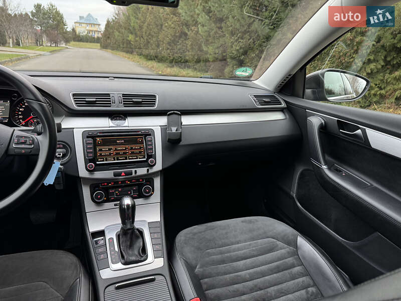 Універсал Volkswagen Passat 2012 в Рівному