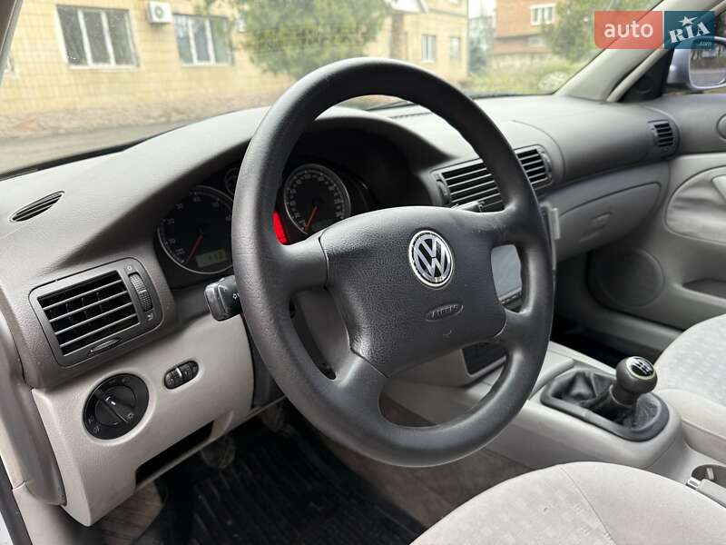 Универсал Volkswagen Passat 2001 в Ахтырке