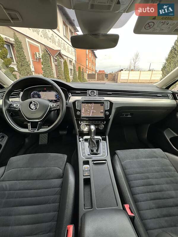 Седан Volkswagen Passat 2016 в Стрые